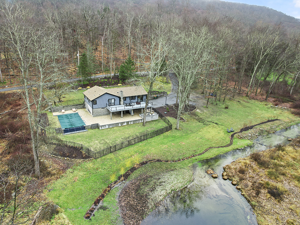 135 Bell Hollow Road, Putnam Valley